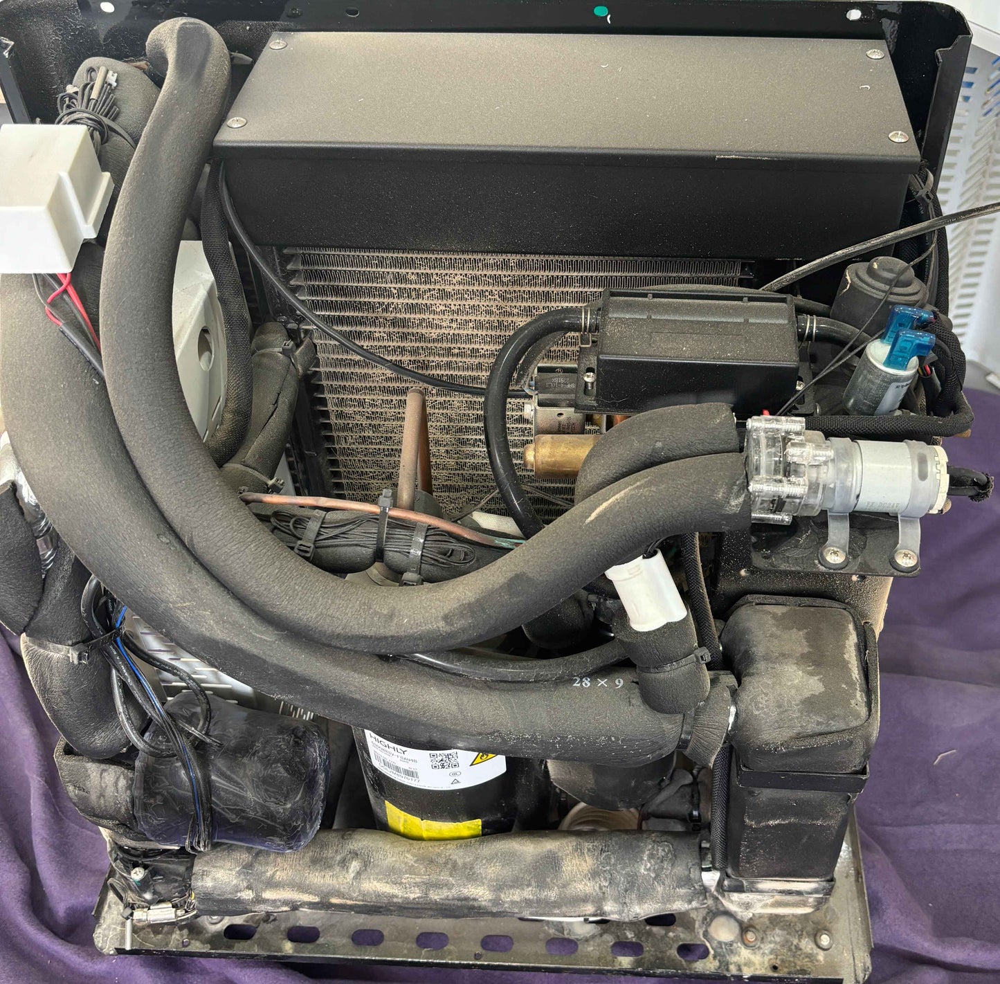 Full Chiller Service & Internal Dust Cleaning (Onsite)